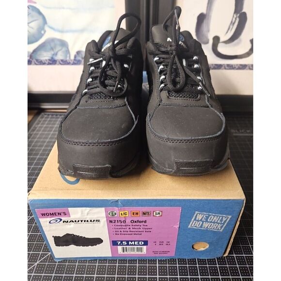 Nautilus Safety Footwear N2150 OXFORD laced Black 7.5 B (M)‎